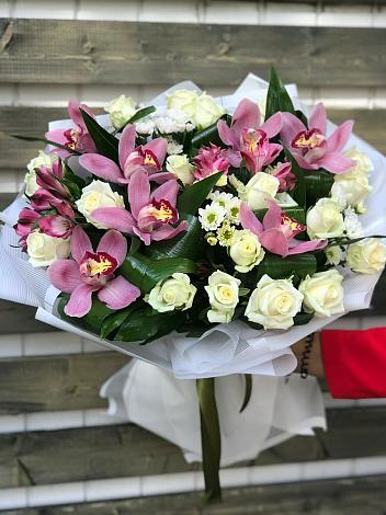 Букет цветов из: Розы и Хризантемы в Третьяках