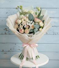 Букет цветов из:  Розы и Лизиантусы в Третьяках