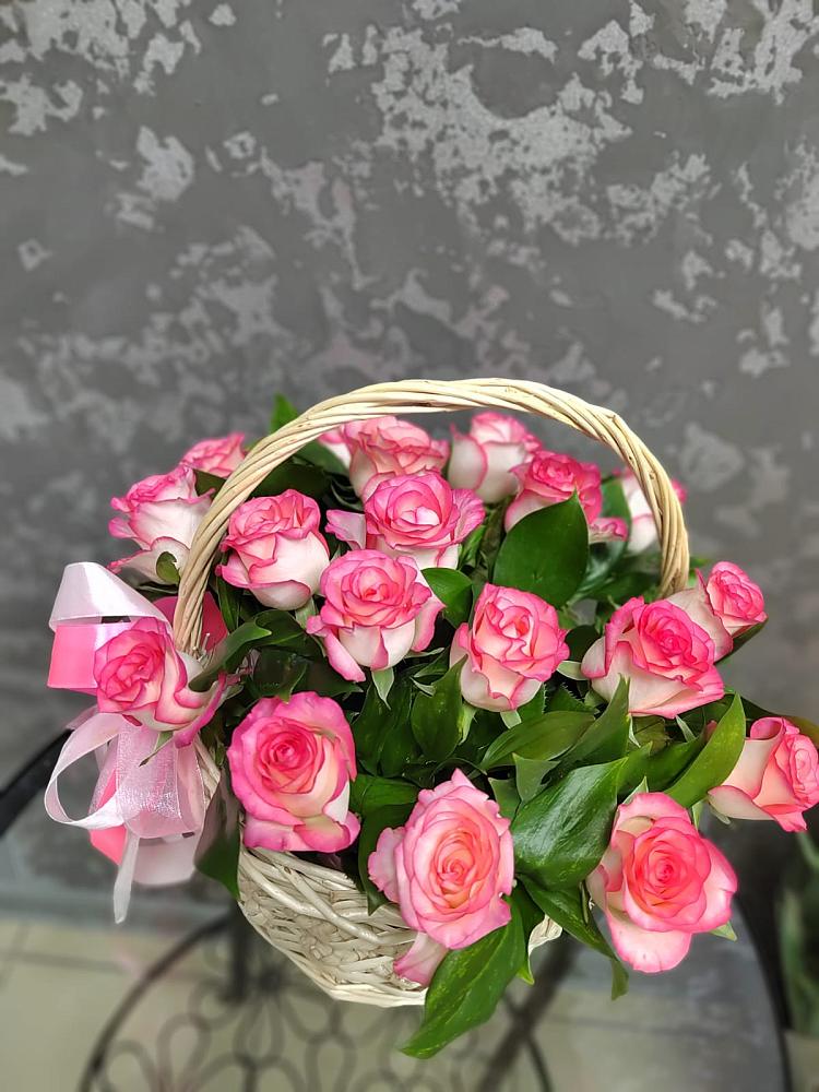 Цветочная композиция из Розы в корзине в Третьяках