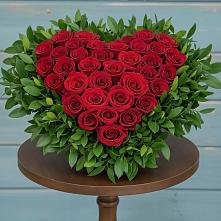 Цветочная композиция из Розы в виде сердца в Третьяках