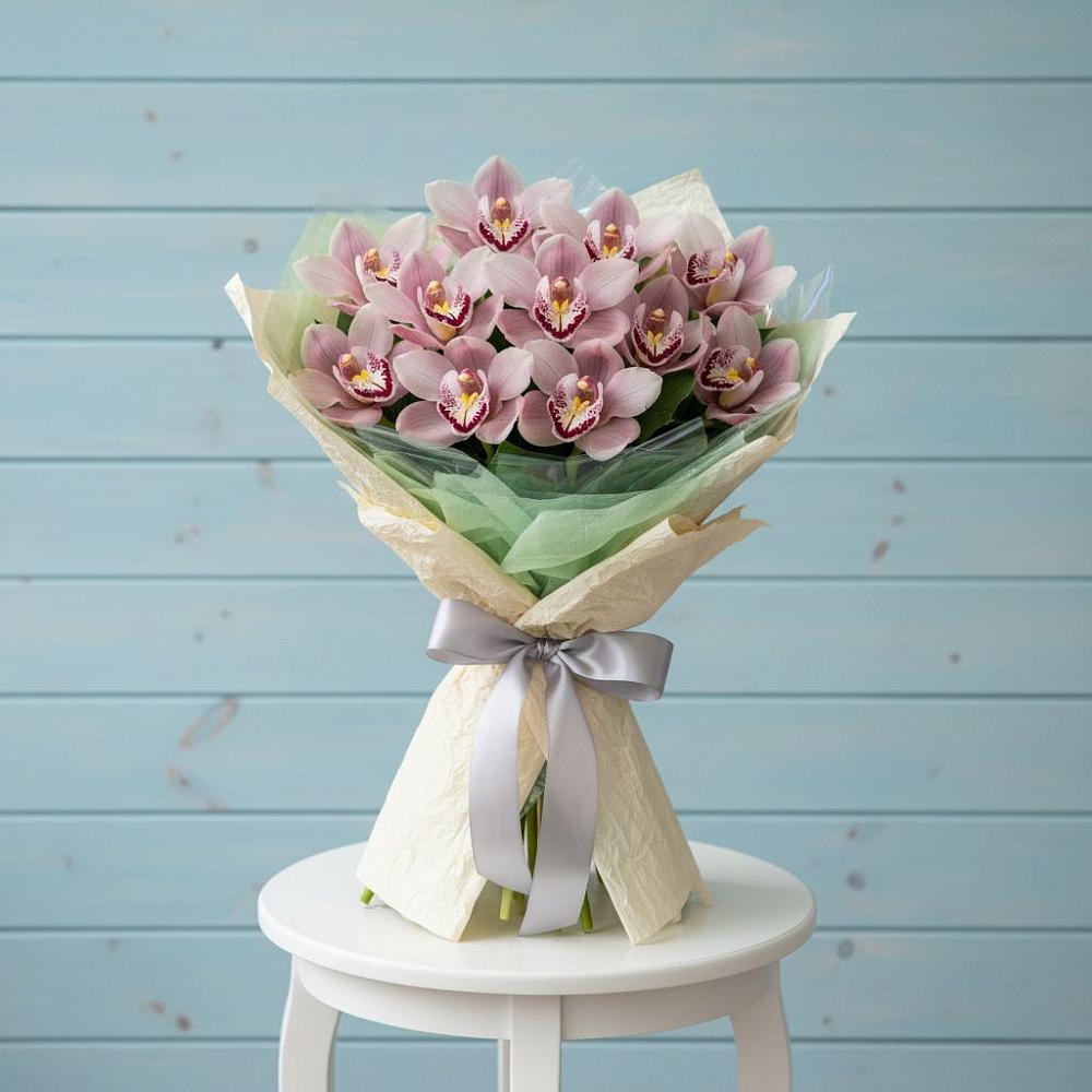 Букет цветов из: Орхидеи и Розы в Третьяках