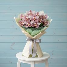 Букет цветов из:  Орхидеи и Розы в Третьяках