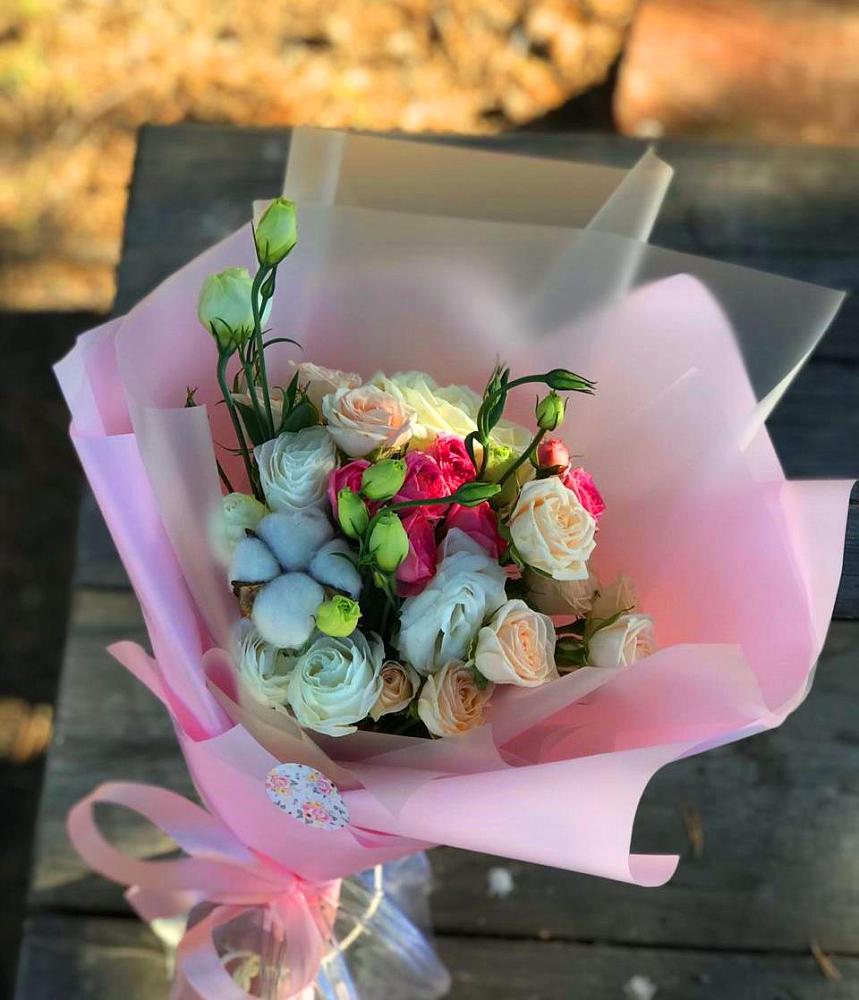 Букет цветов из: Розы и Лизиантусы в Третьяках