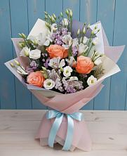 Букет цветов из:  Лизиантусы, Розы, Альстромерии и Гипсофила в Третьяках