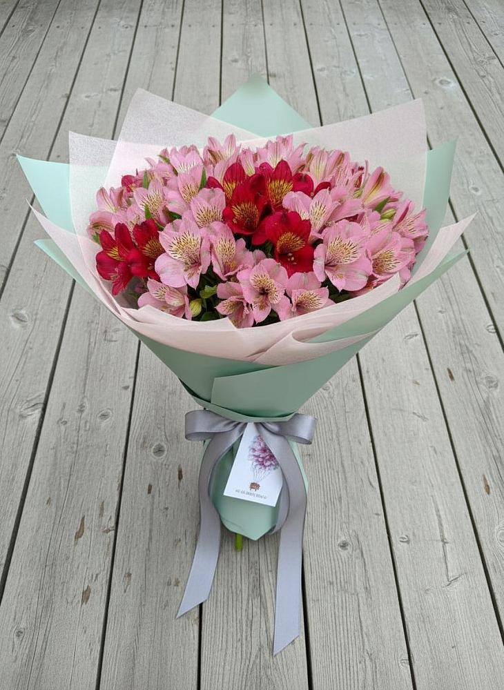 Букет цветов из: Альстромерии в Третьяках