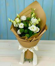 Букет цветов из:  Хризантемы и Лизиантусы в Третьяках