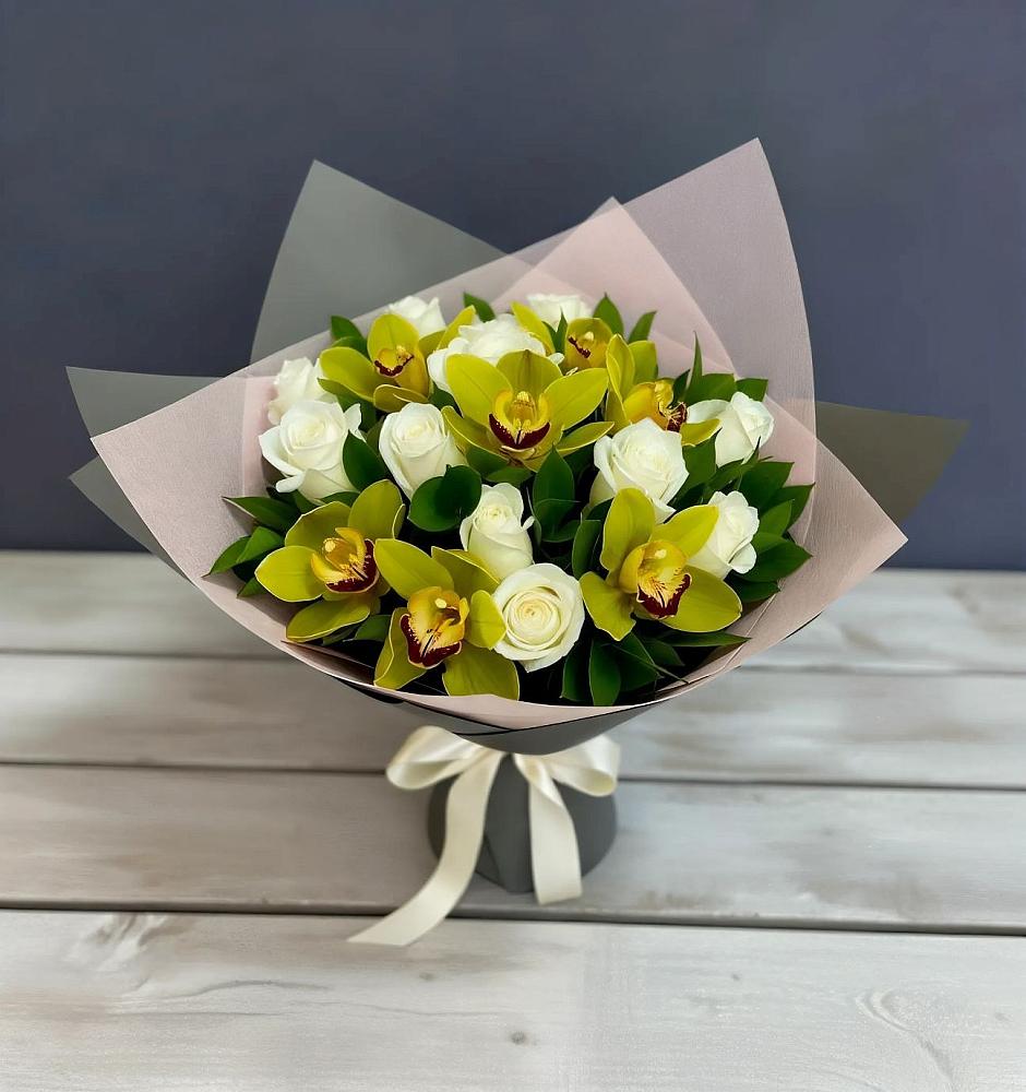 Букет цветов из: Орхидеи и Розы в Третьяках