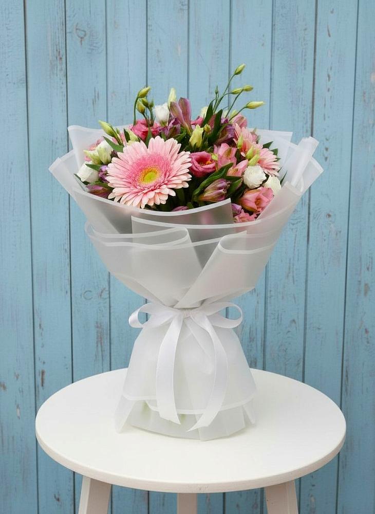 Букет цветов из: Герберы, Альстромерии и Лизиантусы в Третьяках