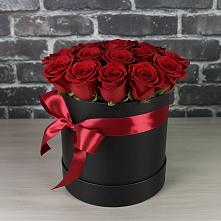 Цветочная композиция из Розы в шляпной коробке в Третьяках