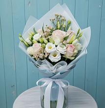 Букет цветов из:  Розы и Лизиантусы в Третьяках