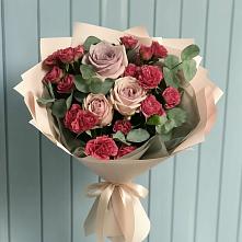 Букет цветов из:  Гвоздики и Розы в Третьяках