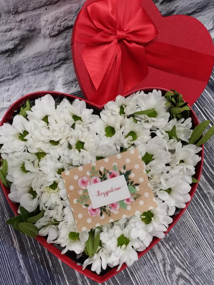 Цветочная композиция из Хризантемы в виде сердца в Третьяках