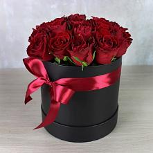 Цветочная композиция из Розы в шляпной коробке #REPLACE_PRED# Третьяках
