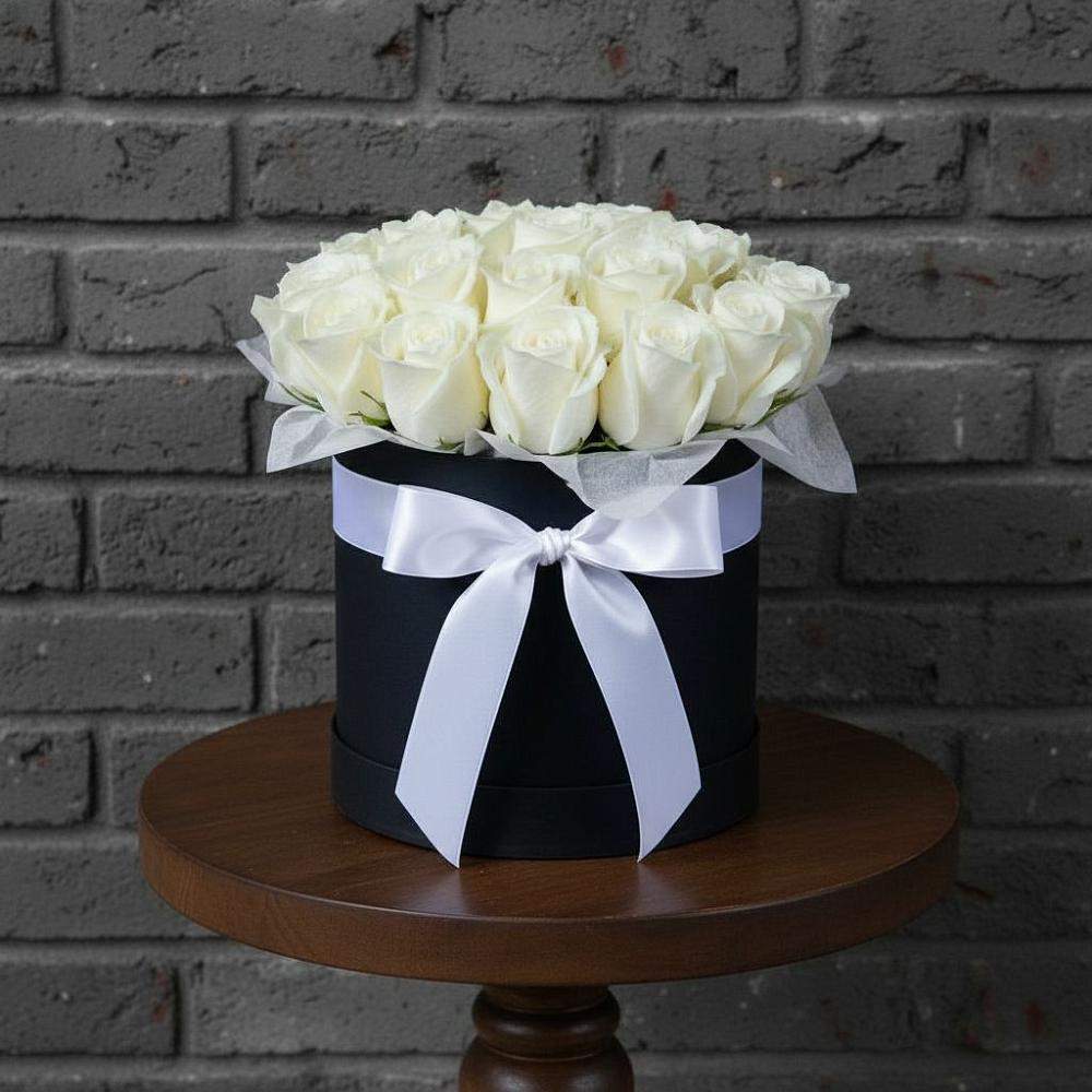 Цветочная композиция из Розы в шляпной коробке в Третьяках