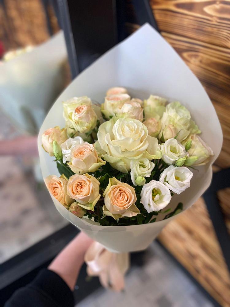 Букет цветов из: Розы и Лизиантусы в Третьяках