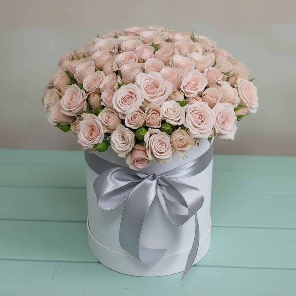 Цветочная композиция из Розы в шляпной коробке в Третьяках